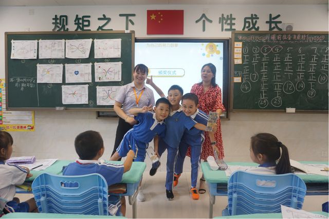 同桌上课摸得我娇喘连连同桌课堂之下的意外触感