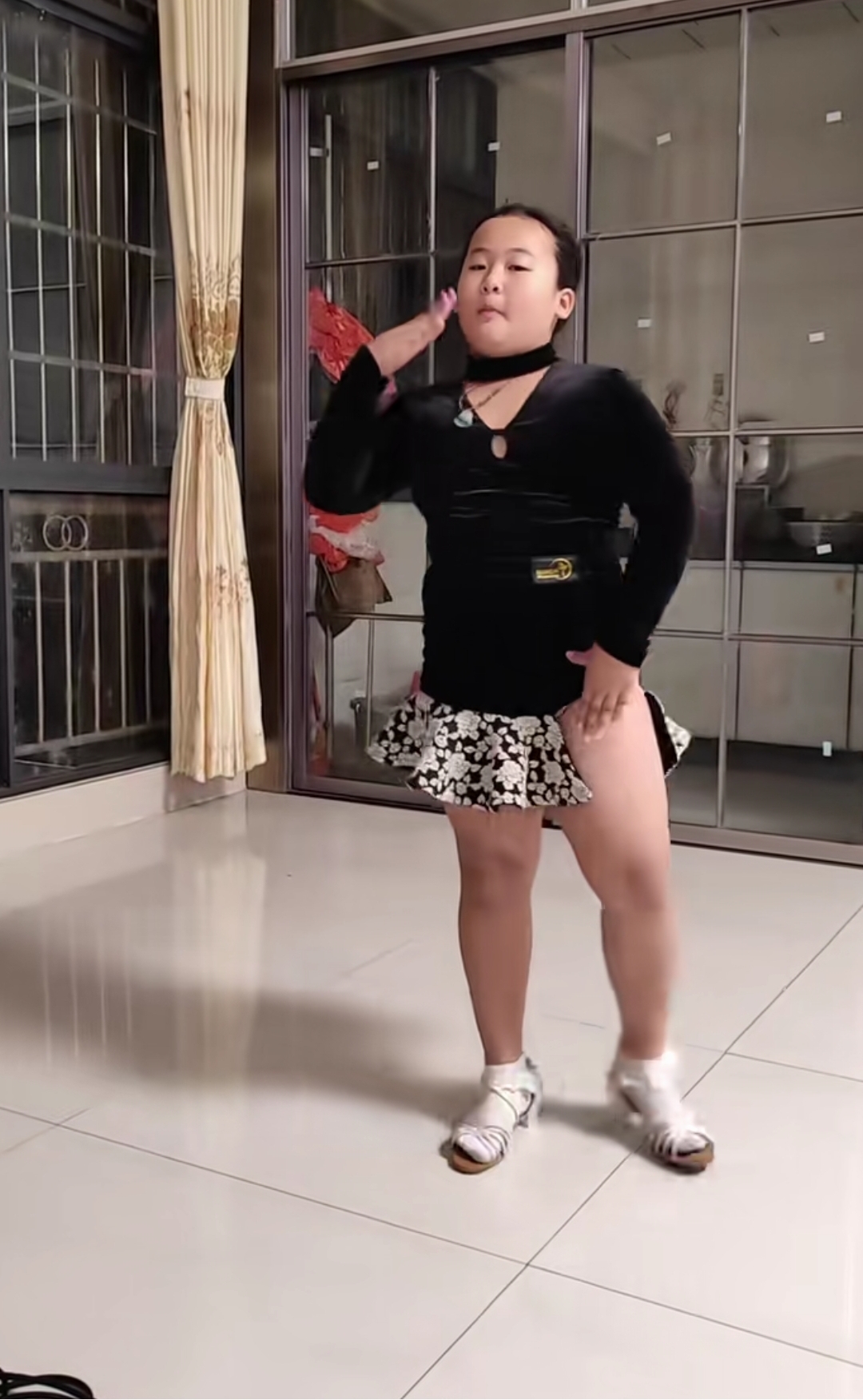 多毛胖女孩的自信与美丽-第3张图片
