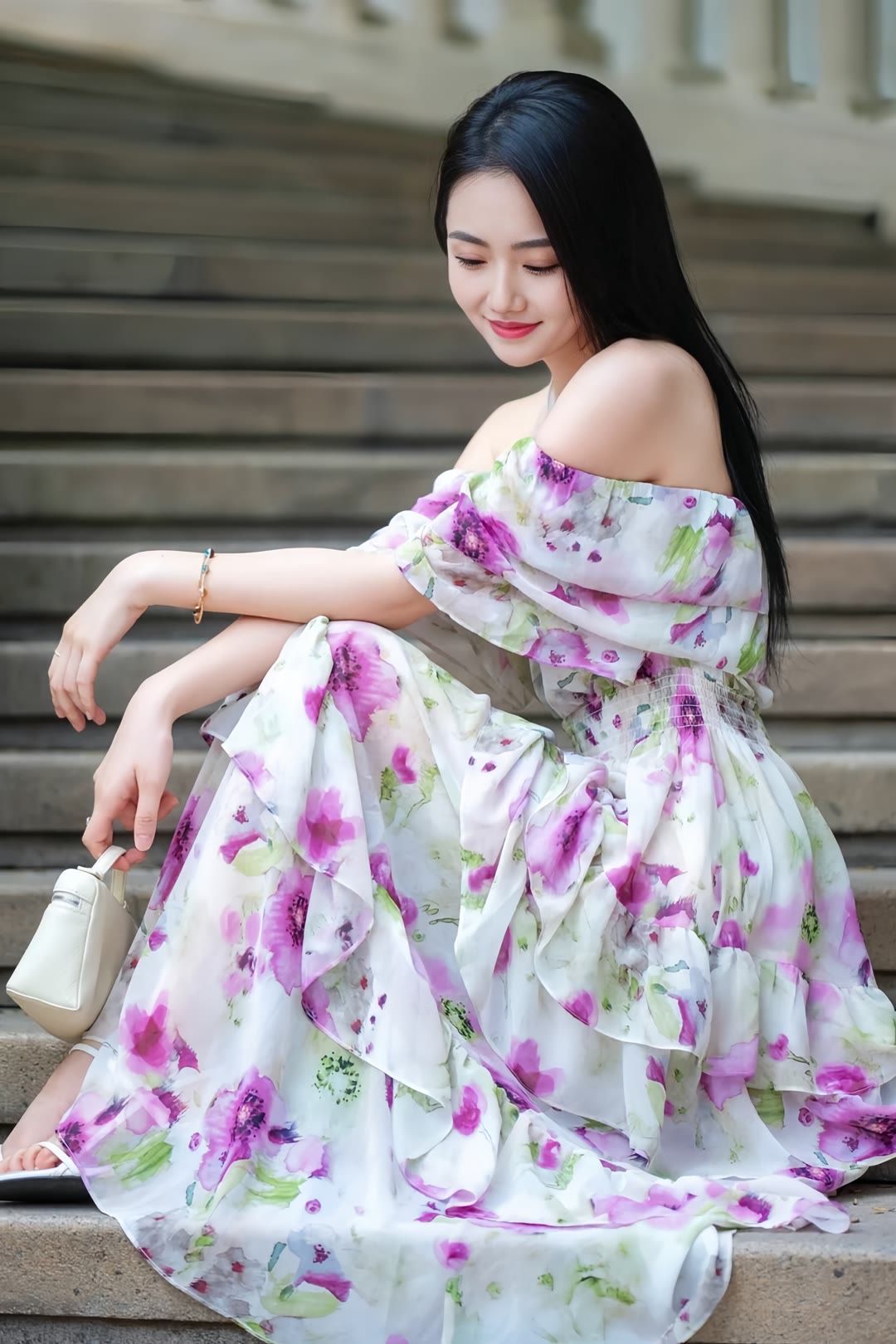 极品撕开美女衣服吗极品撕开美女衣服的背后