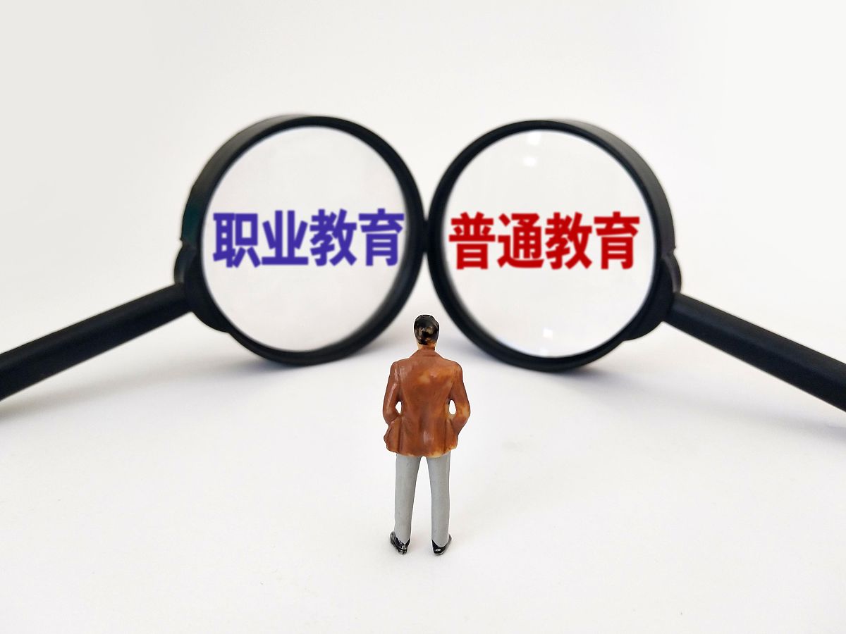 班长之尴尬经历，未戴罩子导致一节课的特殊体验