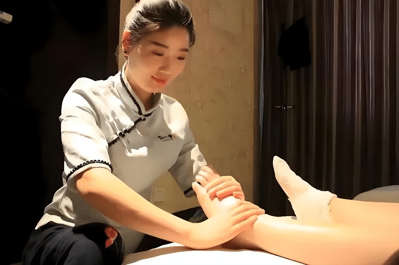 按摩的啊按摩师与我共度爱意盎然的爰全过程-第2张图片