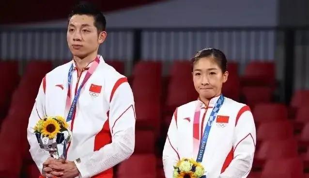 杨紫力挺刘诗雯许昕杨紫暖心鼓励许昕刘诗雯，依旧是好样的