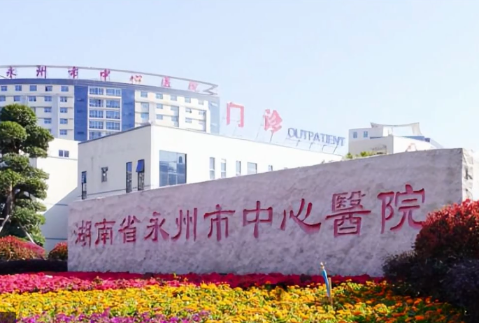 医院回应护士上班戴美甲给患者扎针医院回应护士上班戴美甲给患者扎针，专业与个人形象的平衡-第2张图片