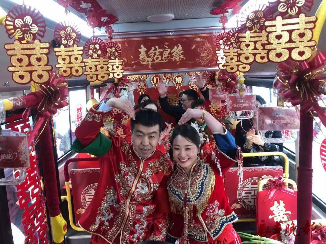 公交车上的多元文化体验
