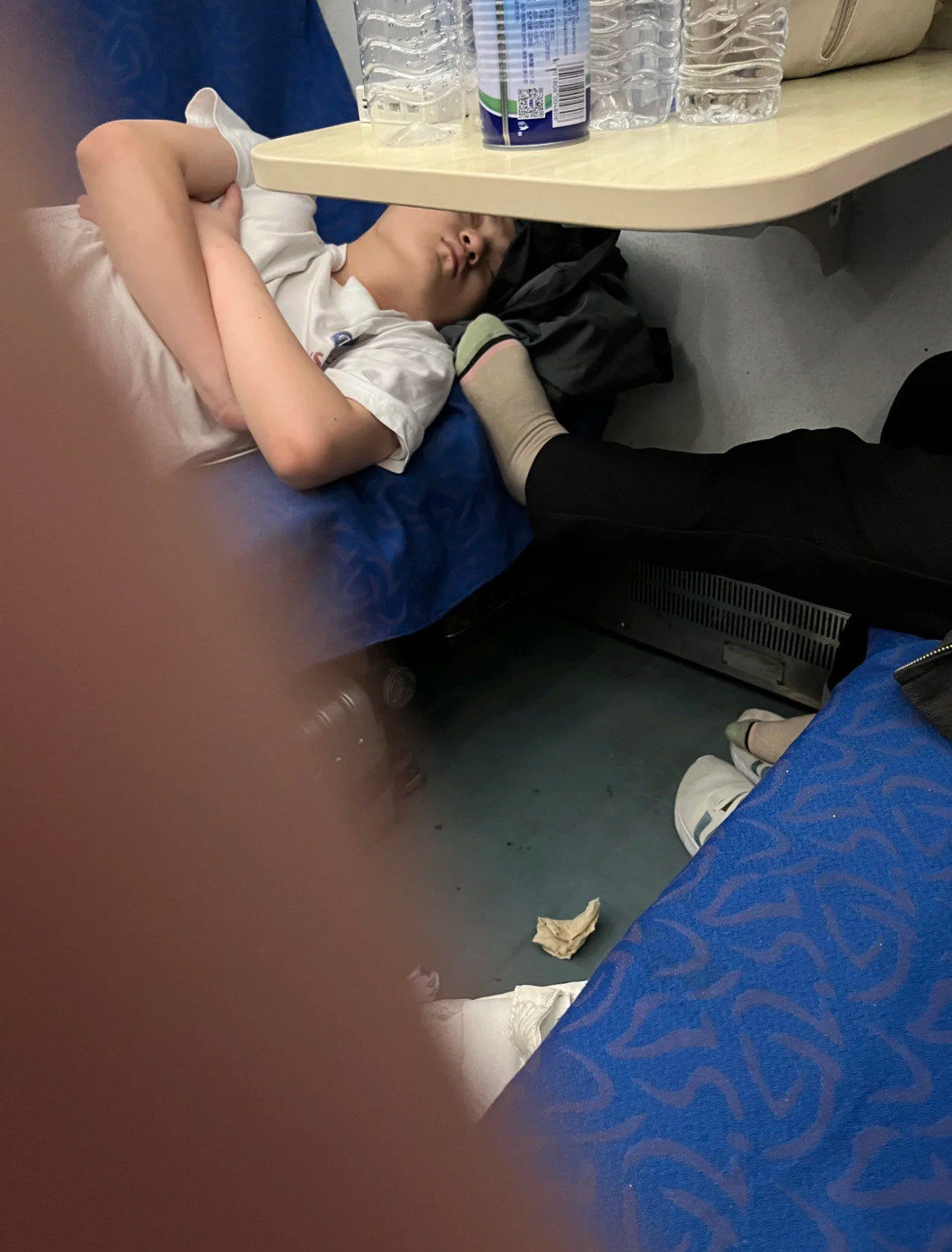 年轻小伙跟大妈年轻小伙与大妈的温暖邂逅