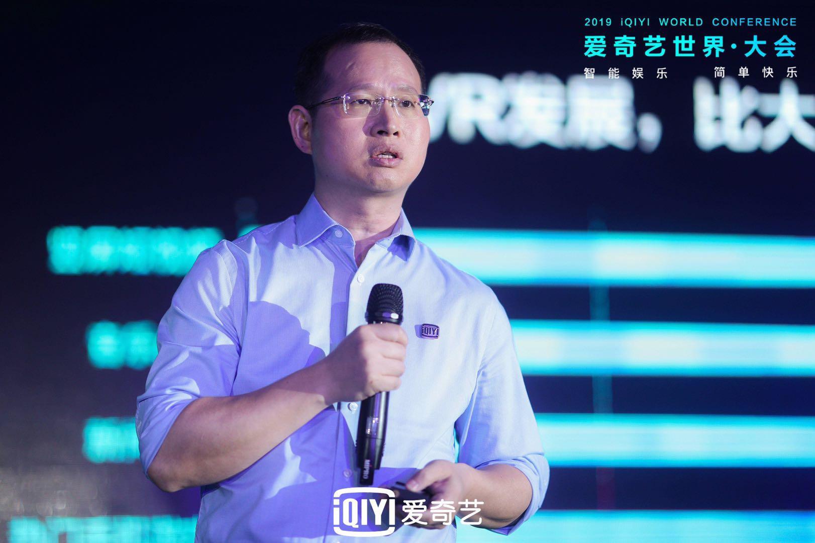 i亲吻视频探索大尺寸视频的魅力，吻胸视频在爱奇艺平台的独特体验-第1张图片