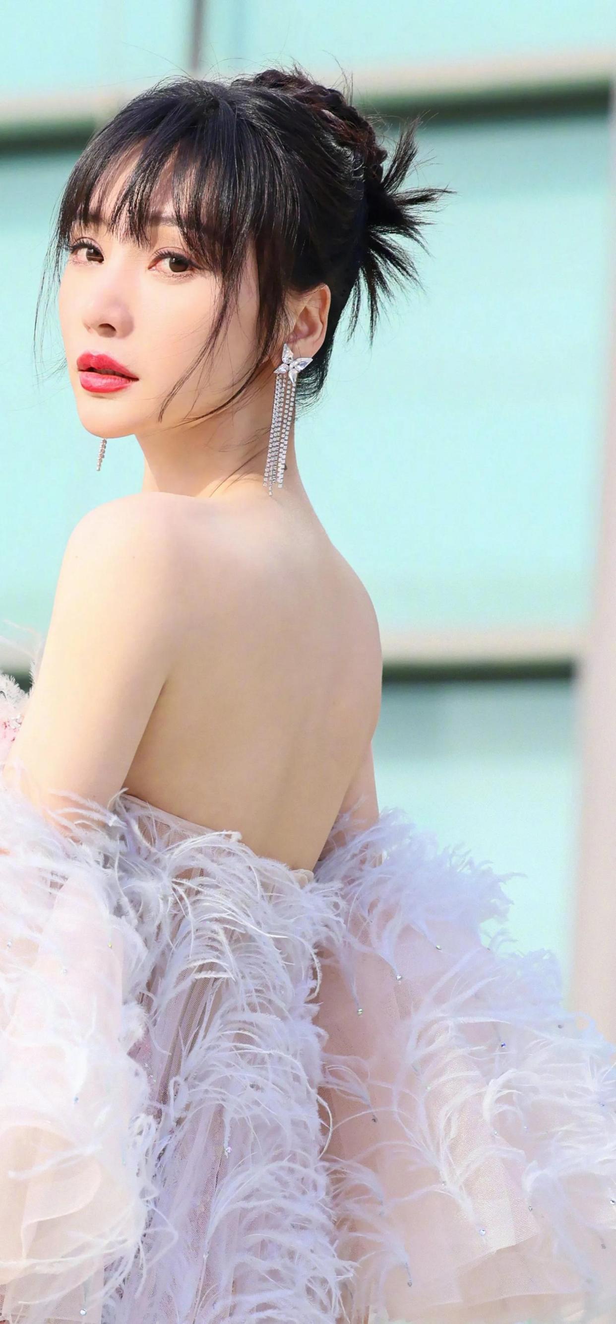 柳岩之美，女性魅力与自信的象征