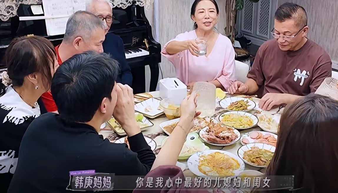 老赵厨房的温馨瞬间，与媛媛共度烹饪时光视频集锦-第2张图片