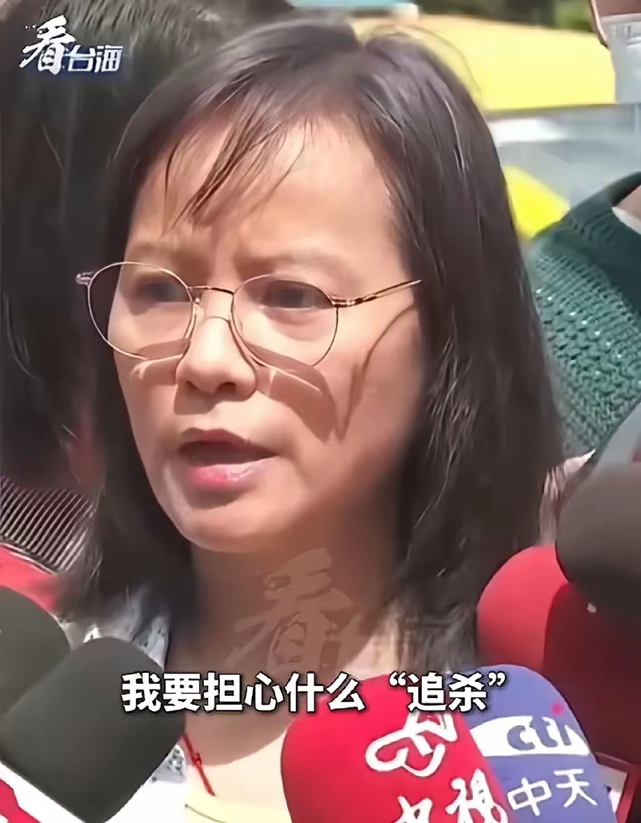 女教师背后的隐秘世界，YIN乱与女同生活的交织
