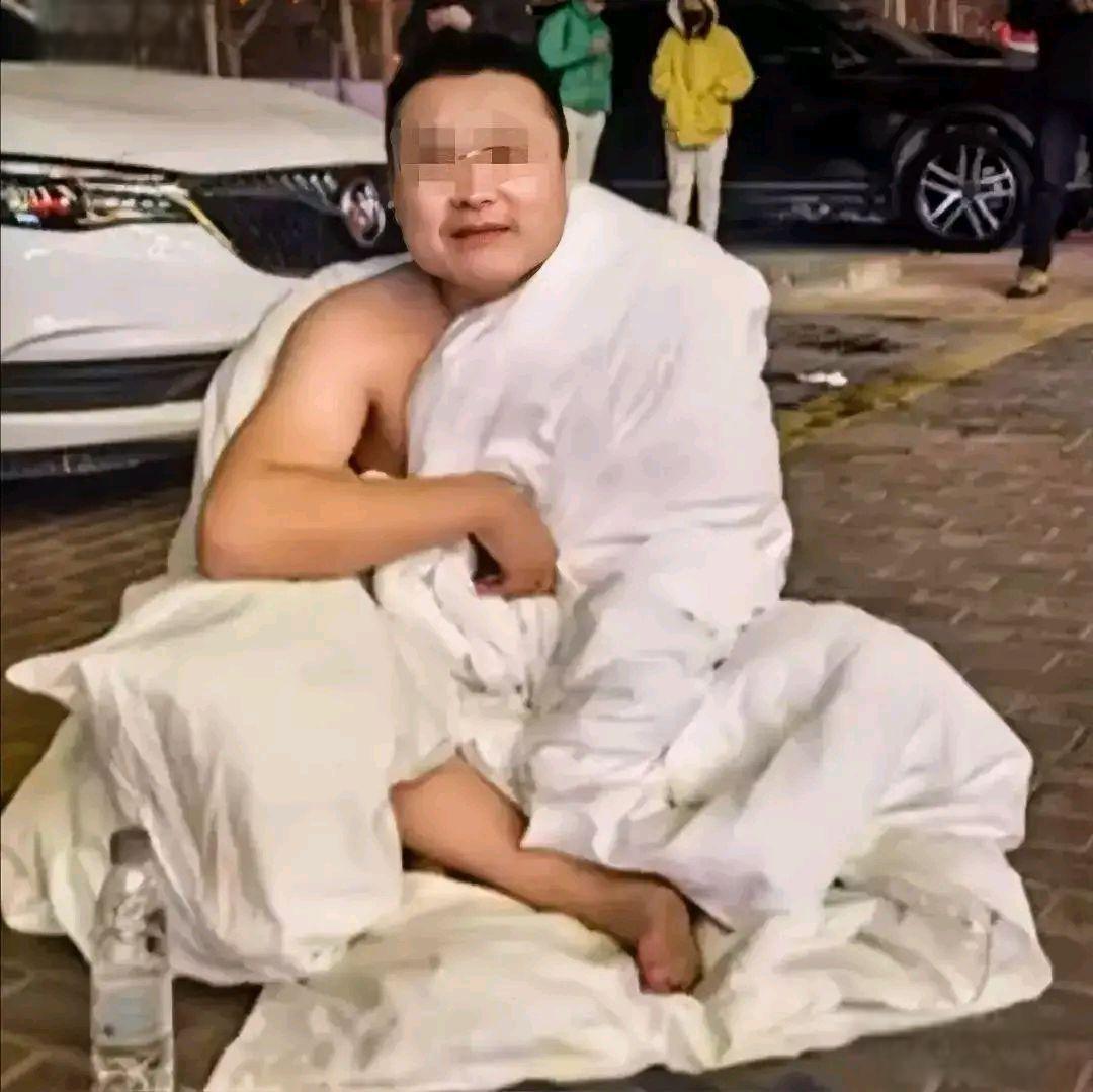 裸胸图，艺术与争议的交织