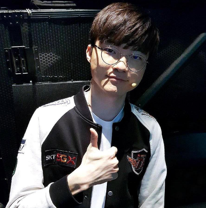 faker图片Faker，传奇之路上的电竞巨星