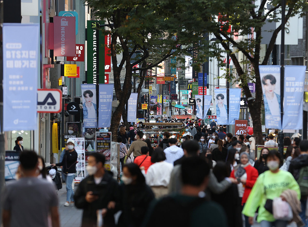 多元文化的交汇，日本、欧洲、美国、中国与韩国的文化交流与融合-第2张图片