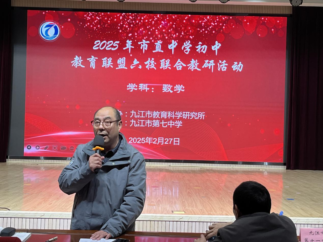 中考前学生集体摸主任光头中考前夕，学生集体摸主任光头——一场特殊的互动与背后的故事-第3张图片