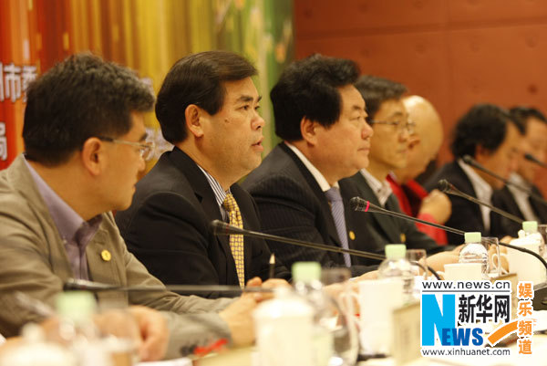 新一届中央常委亮相，领导集体的崭新面貌