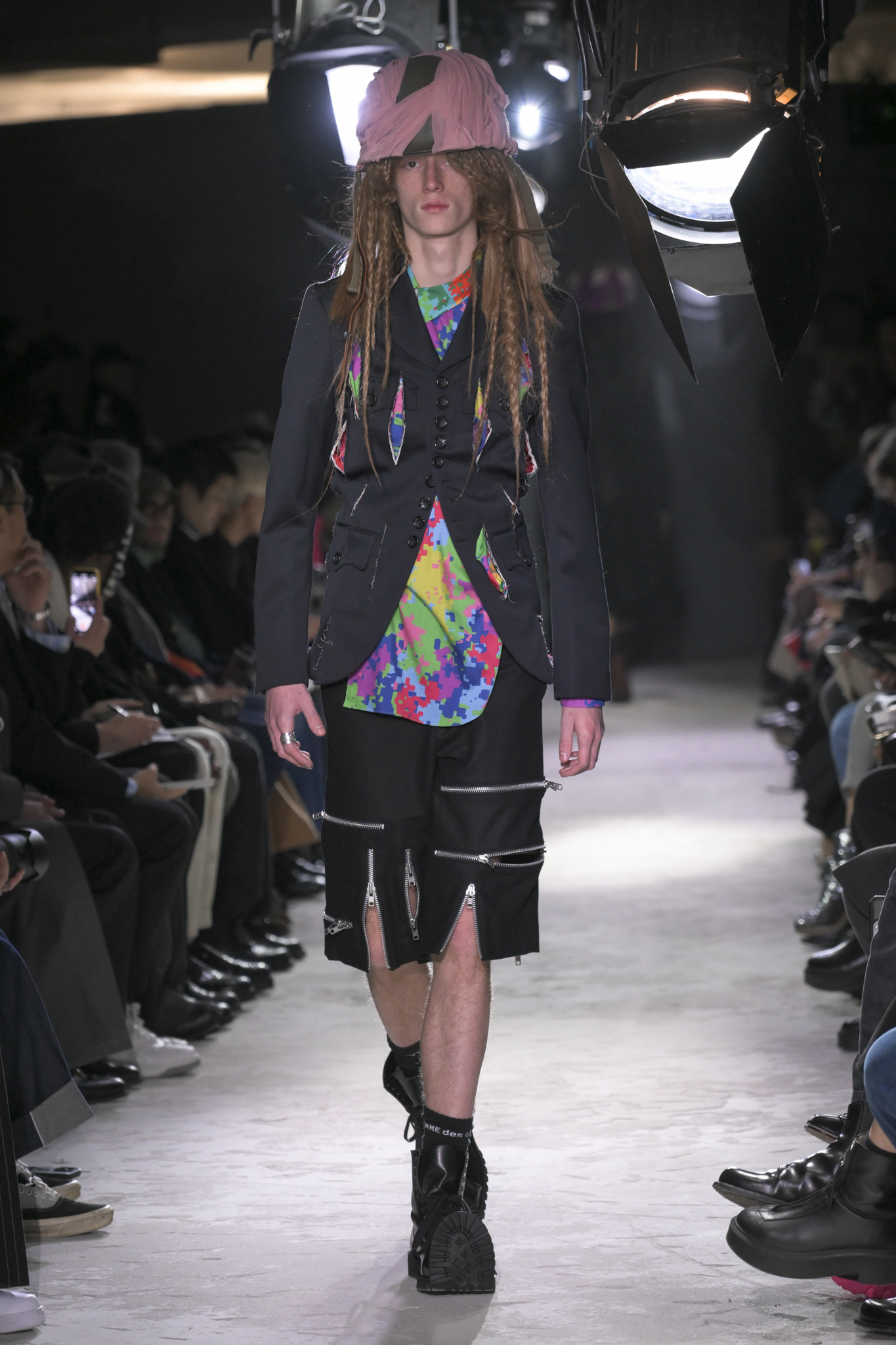 日本comme des garcons日本时尚界的独特魅力——Comme des Garçons-第2张图片