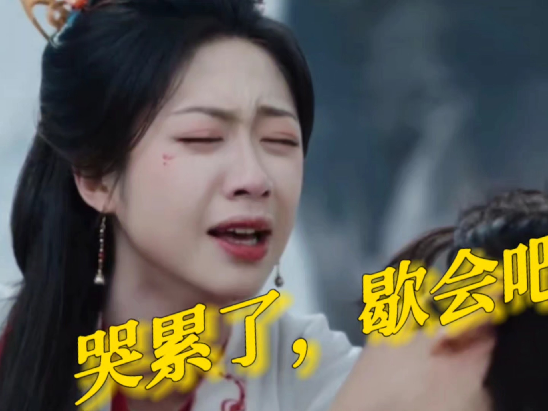 尿憋得扭来扭去憋哭的电视尿急难耐，扭动哭泣的尴尬经历-第2张图片