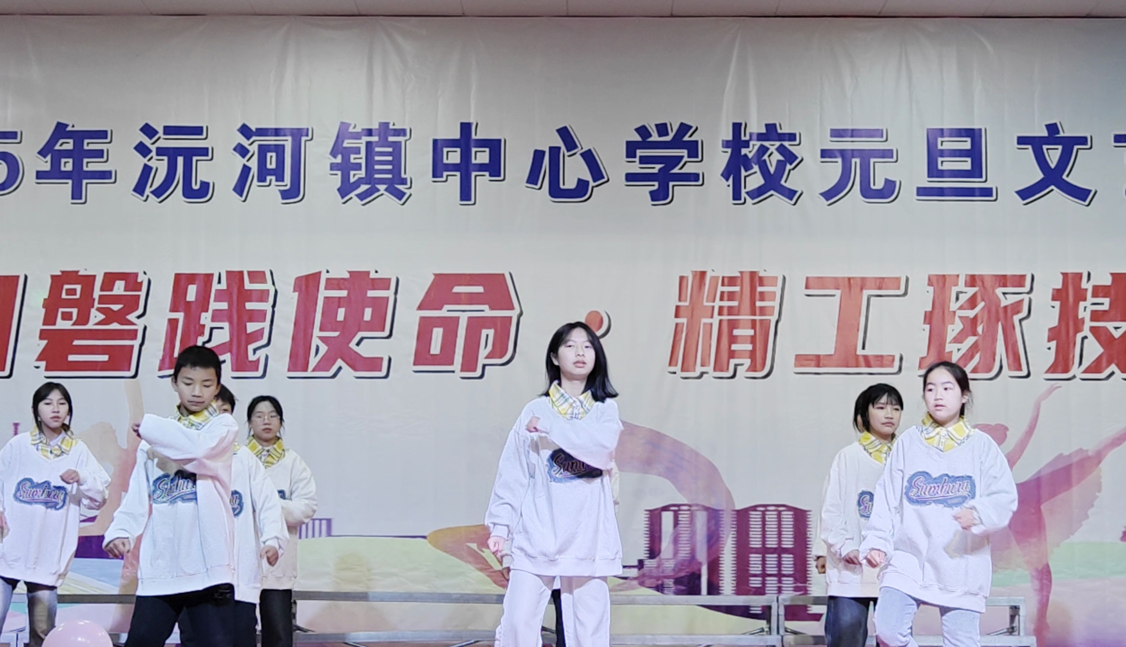 中考前学生集体摸主任光头中考前夕，学生集体摸主任光头——一场特殊的互动与背后的故事-第2张图片