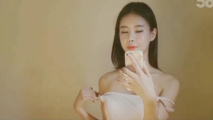 美女脱到一件不视频美女脱衣至一件的误解与网络视频的真相