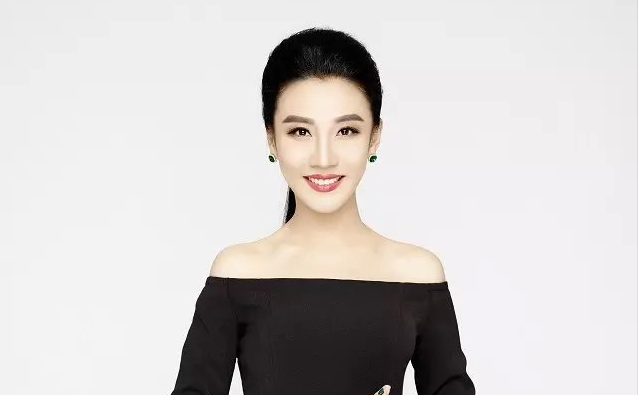王琳琳女市长雪中挺进，展现领导风采