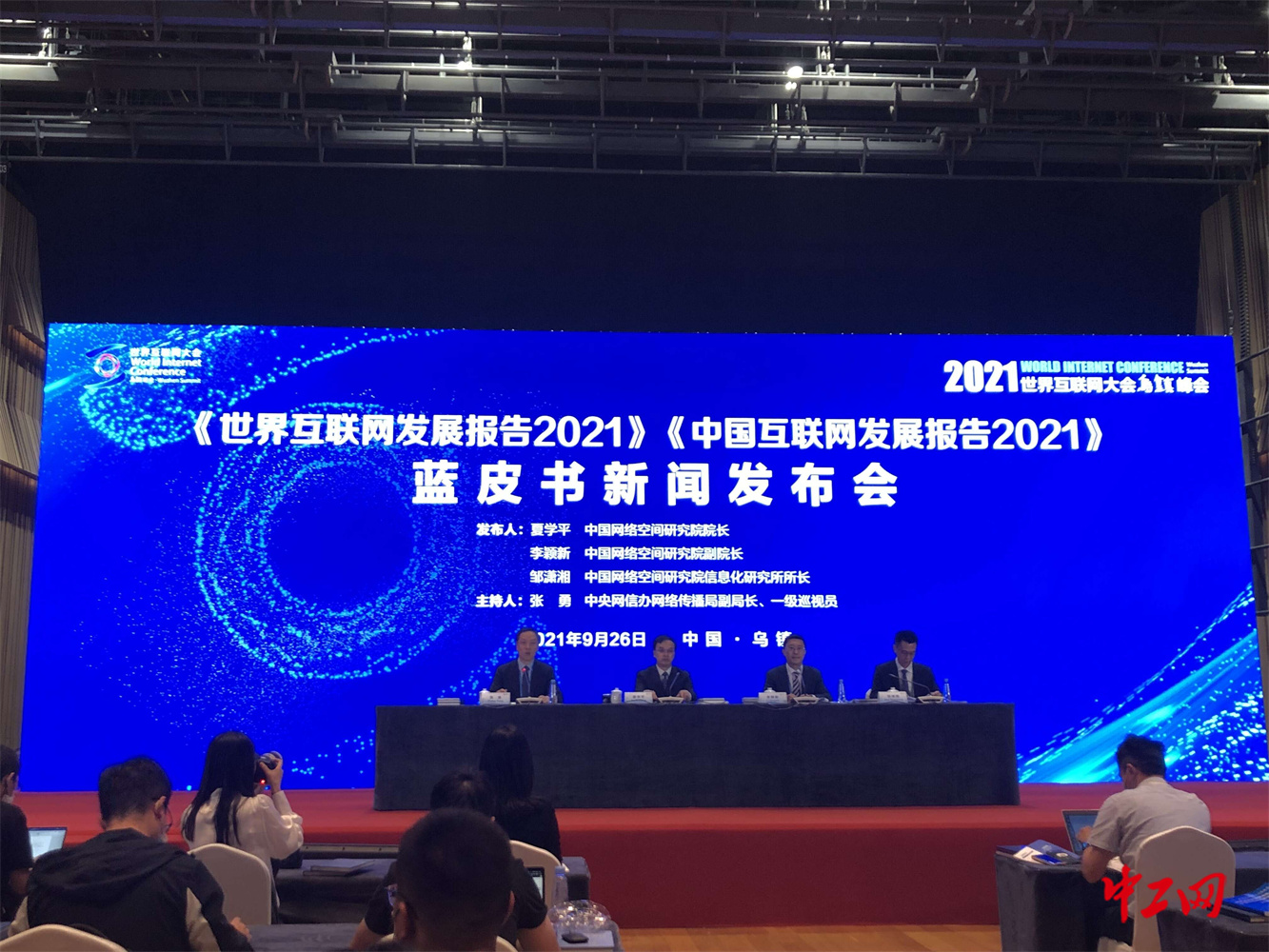 夜间网站直播夜间网站2021，探索与安全并行的网络世界-第2张图片