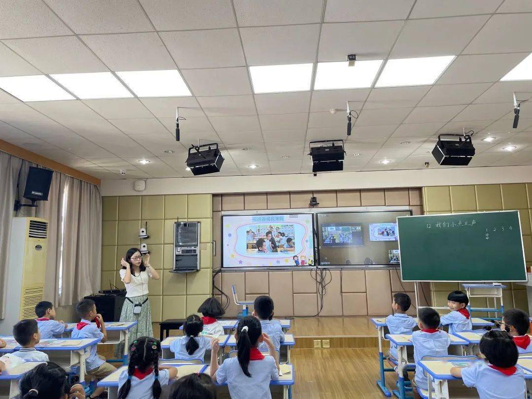 课堂意外之乳液流淌，同学间的互助与纯真