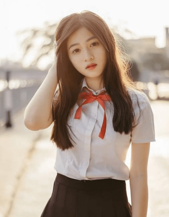 校花受屈校花蜕变记，美女被调教后的秘密-第2张图片