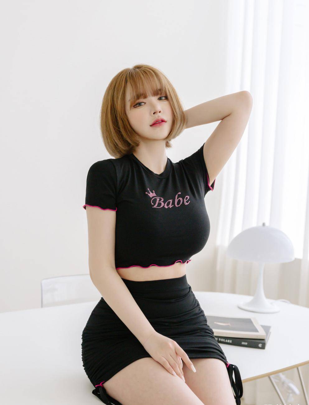 巨胸爆乳美女的魅力与诱惑