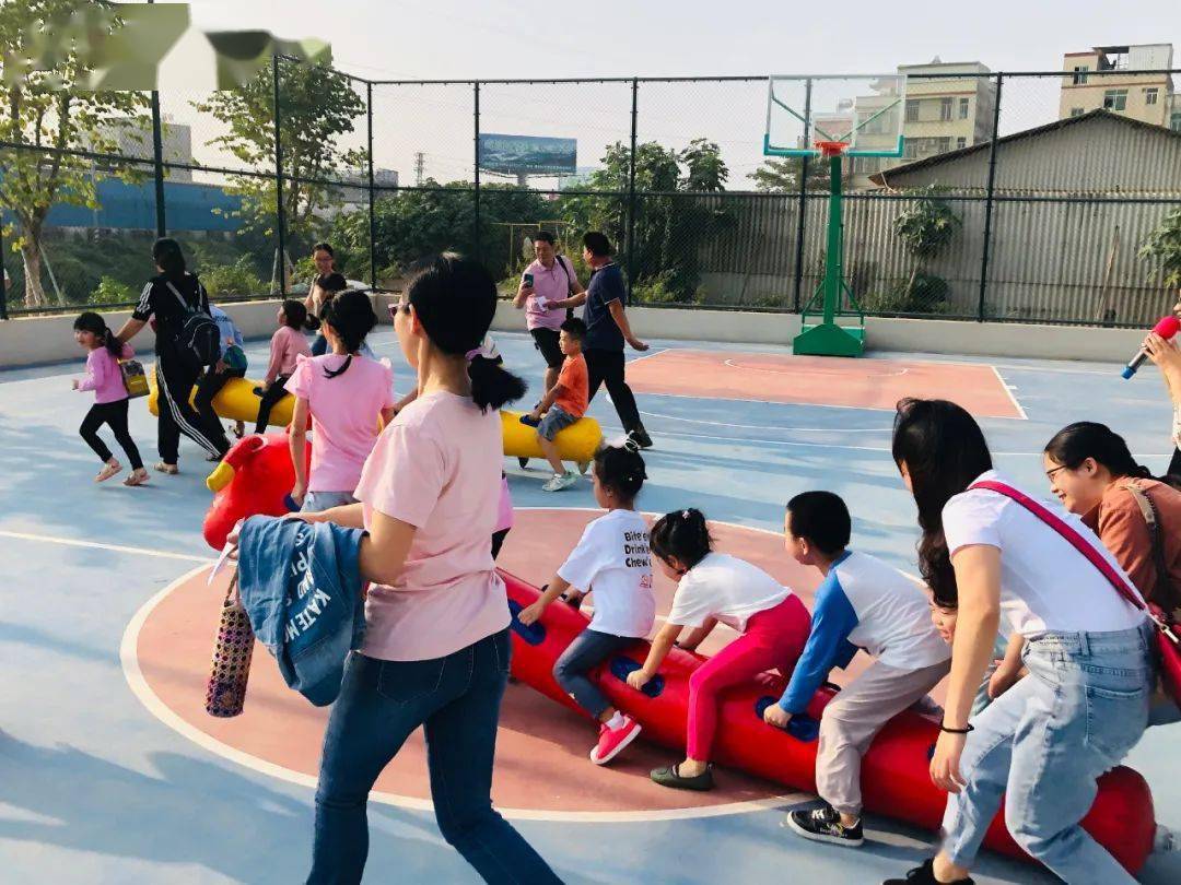 扑克牌下的活力运动——无马赛克之下的精彩瞬间-第3张图片