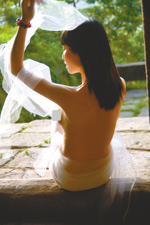 汤芳艺术品汤芳，大胆人体艺术的探索者