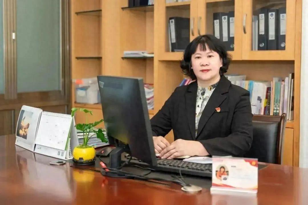 后入国产女教师后入国产女教师的风采与教育魅力