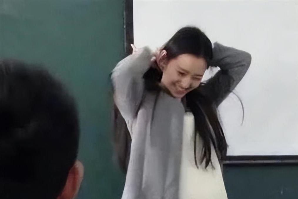 一边上课一边被老师揉课堂上的特殊互动，一边上课一边被老师揉