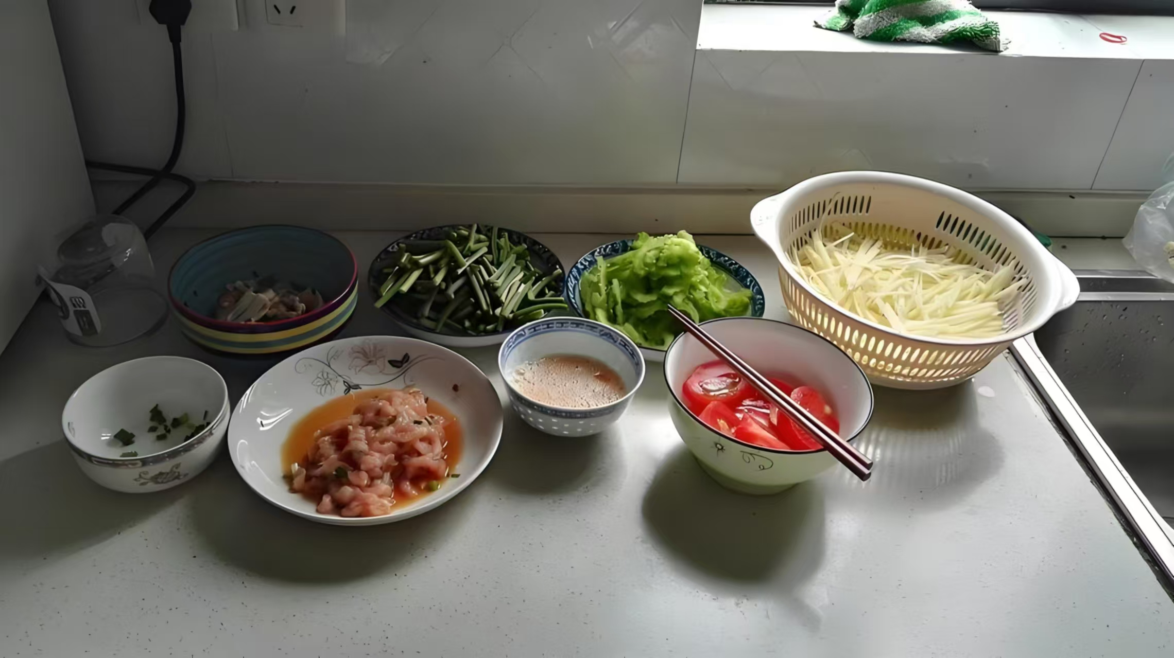 我老公每天要我做饭给他吃厨房里的温馨瞬间，做饭时候老公对我的要求-第2张图片
