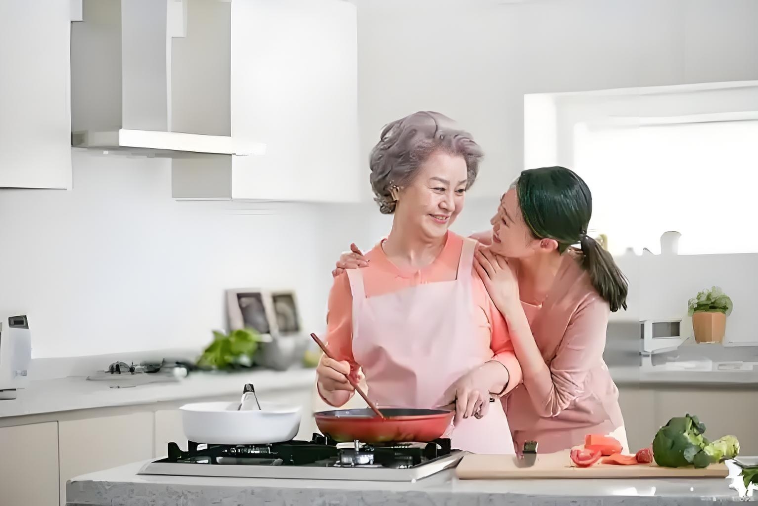 老赵厨房的温馨瞬间，与媛媛共度烹饪时光视频集锦