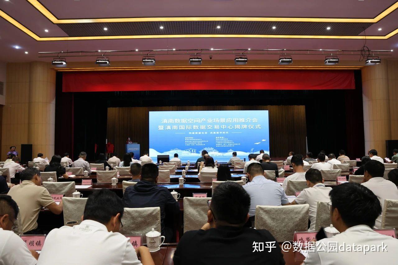 探索亚洲一卡2卡3卡4卡在线新区——数字时代的网络资源新篇章-第2张图片