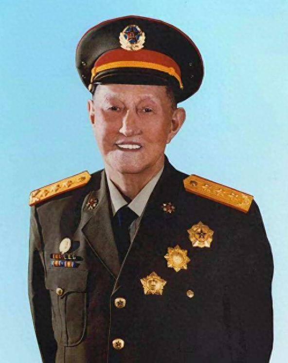 JUY747遭遇连续七天被夫上司的挑战-第2张图片