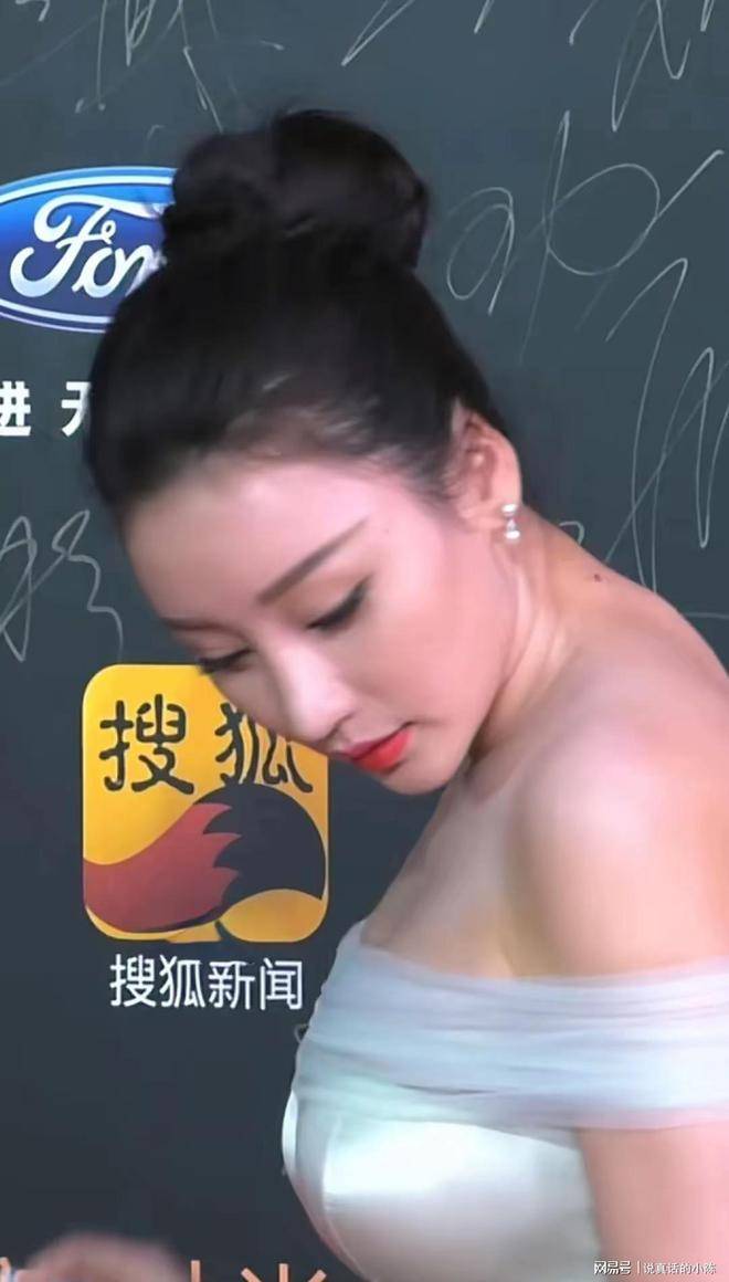 柳岩被强吻抓胸罩是哪一集柳岩遭遇强吻事件，公众人物隐私与道德底线的探讨
