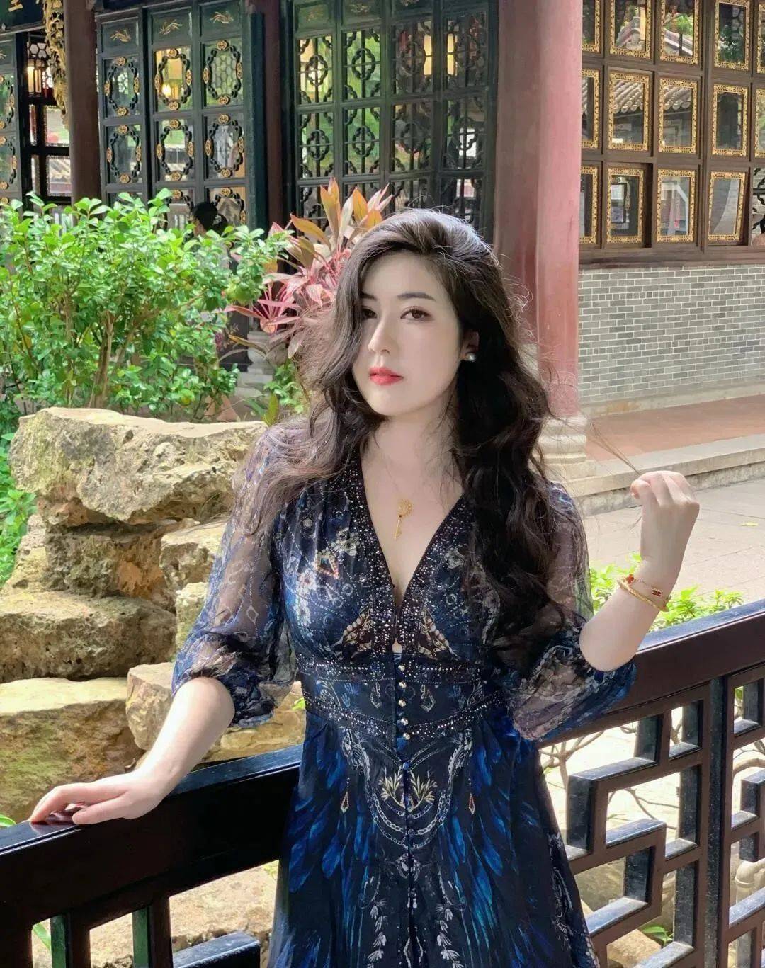绝色高贵美妇的雪臀之美