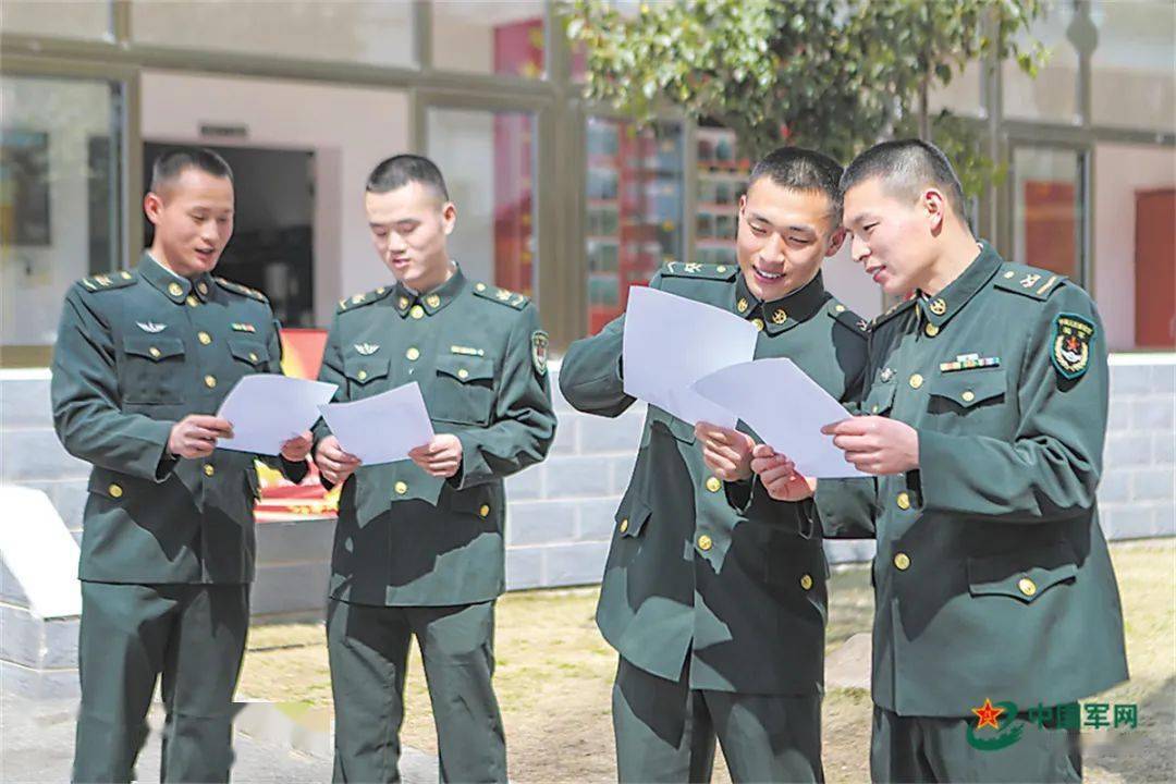 去部队探亲被全队9人轮流干扰小说探亲之旅，一次难忘的部队体验-第2张图片