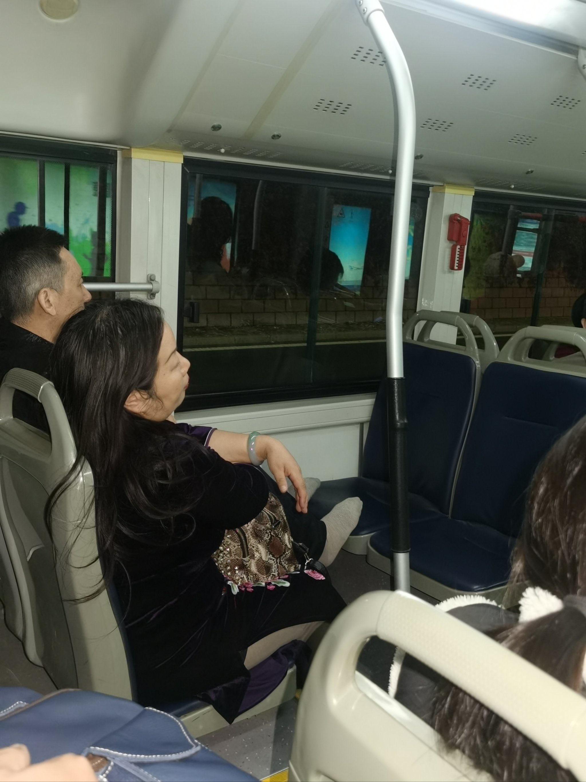 公交车上的意外事件，一次不恰当的记录与影响-第2张图片