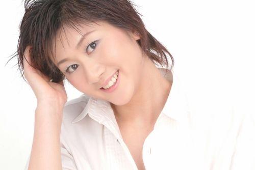 男子扒开美女尿口做羞羞的事男子与美女私密行为的探讨，界限与道德的探索-第2张图片