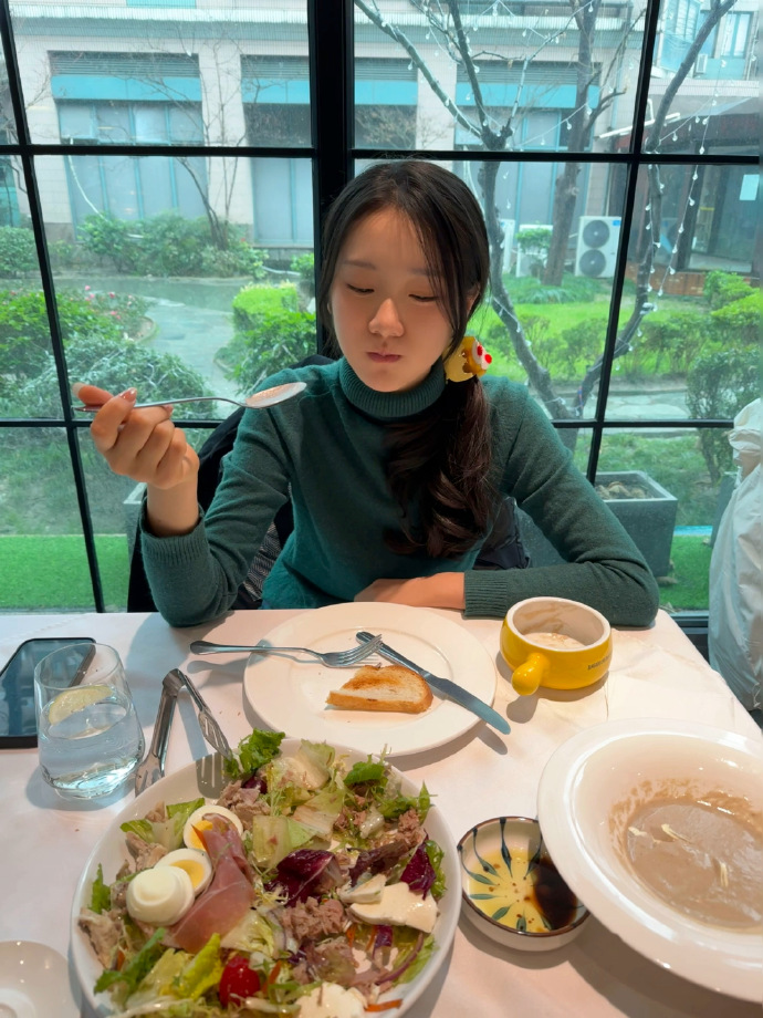 婷婷小雪的奇妙体验，与老汉的多元互动