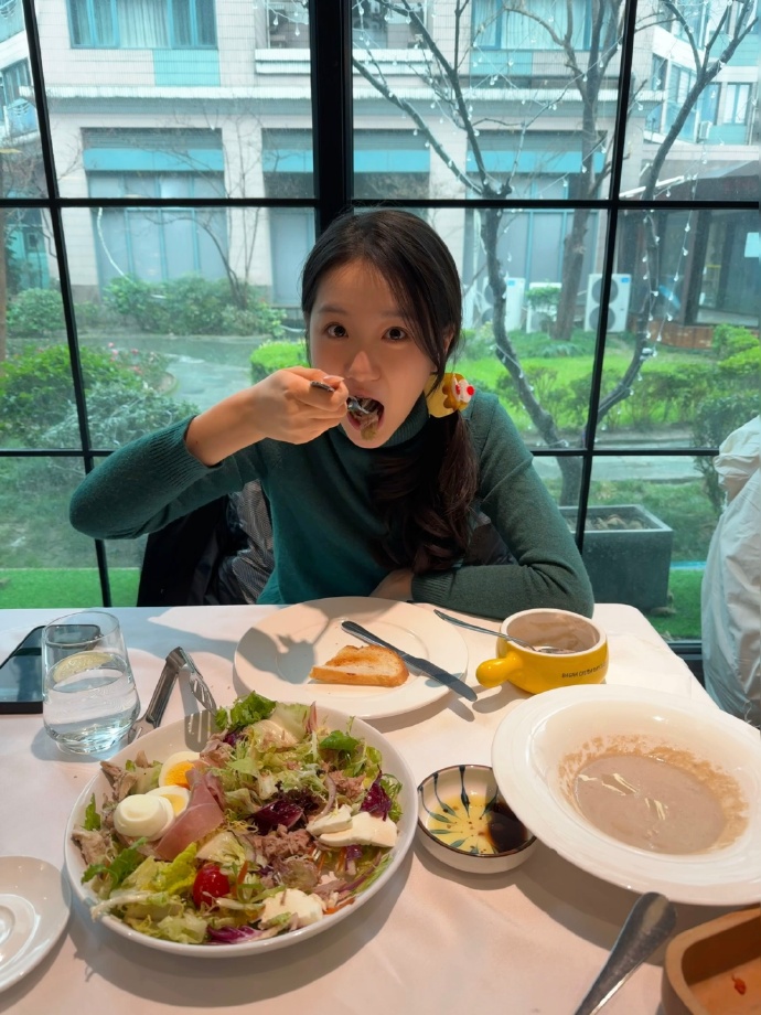婷婷小雪的奇妙体验，与老汉的多元互动-第2张图片