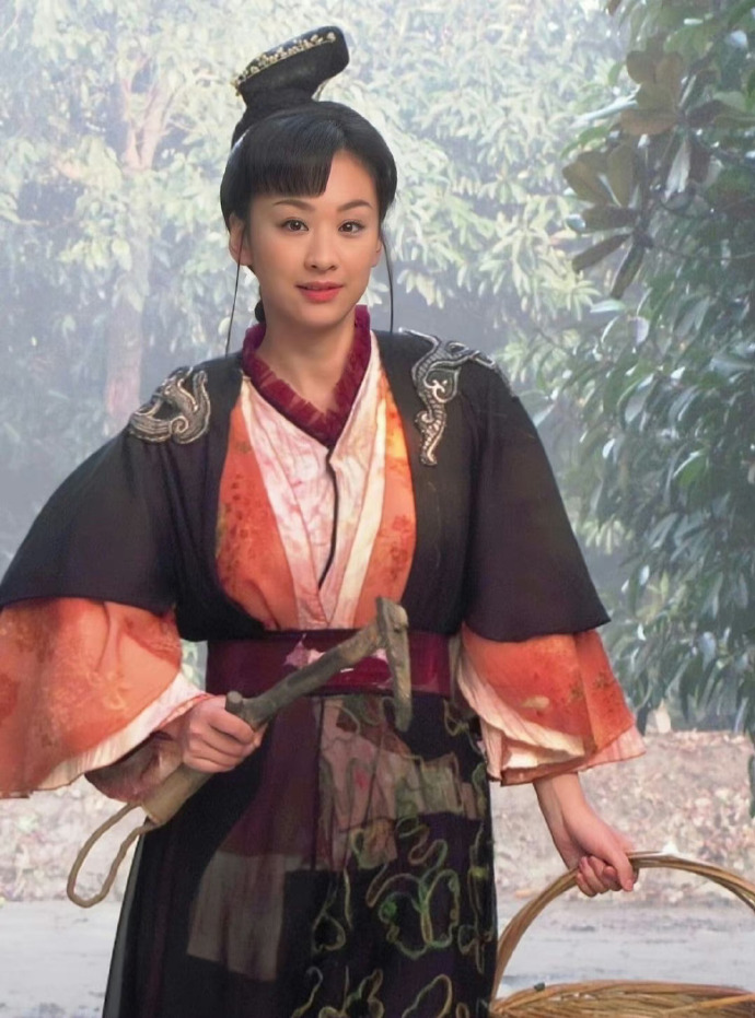伊人婷婷涩六月丁香七月伊人婷婷，丁香盛放的六月与七月-第3张图片