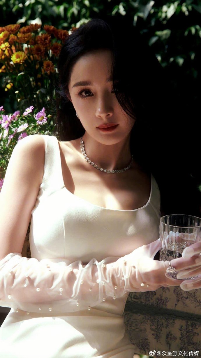 探索中国视频文化，杨幂的独特性自拍风格