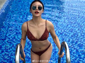 小泽马利亚泳装小泽马利亚，璀璨的演艺之星