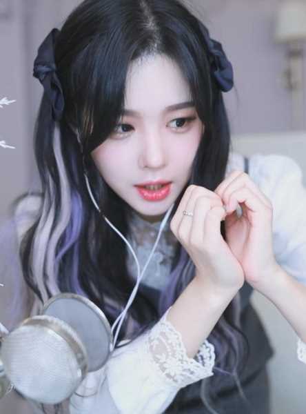 绿巨人丝瓜草莓秋葵八零婚纱摄影绿巨人丝瓜与草莓秋葵的浪漫邂逅——八零婚纱摄影的别样风情-第2张图片