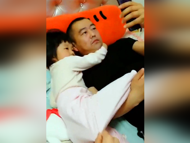 19岁女儿与爸爸的旅行记，时光的脚步与父爱的温度