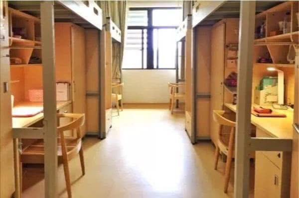 4攻一受同时做宿舍宿舍中的四攻一受的微妙互动