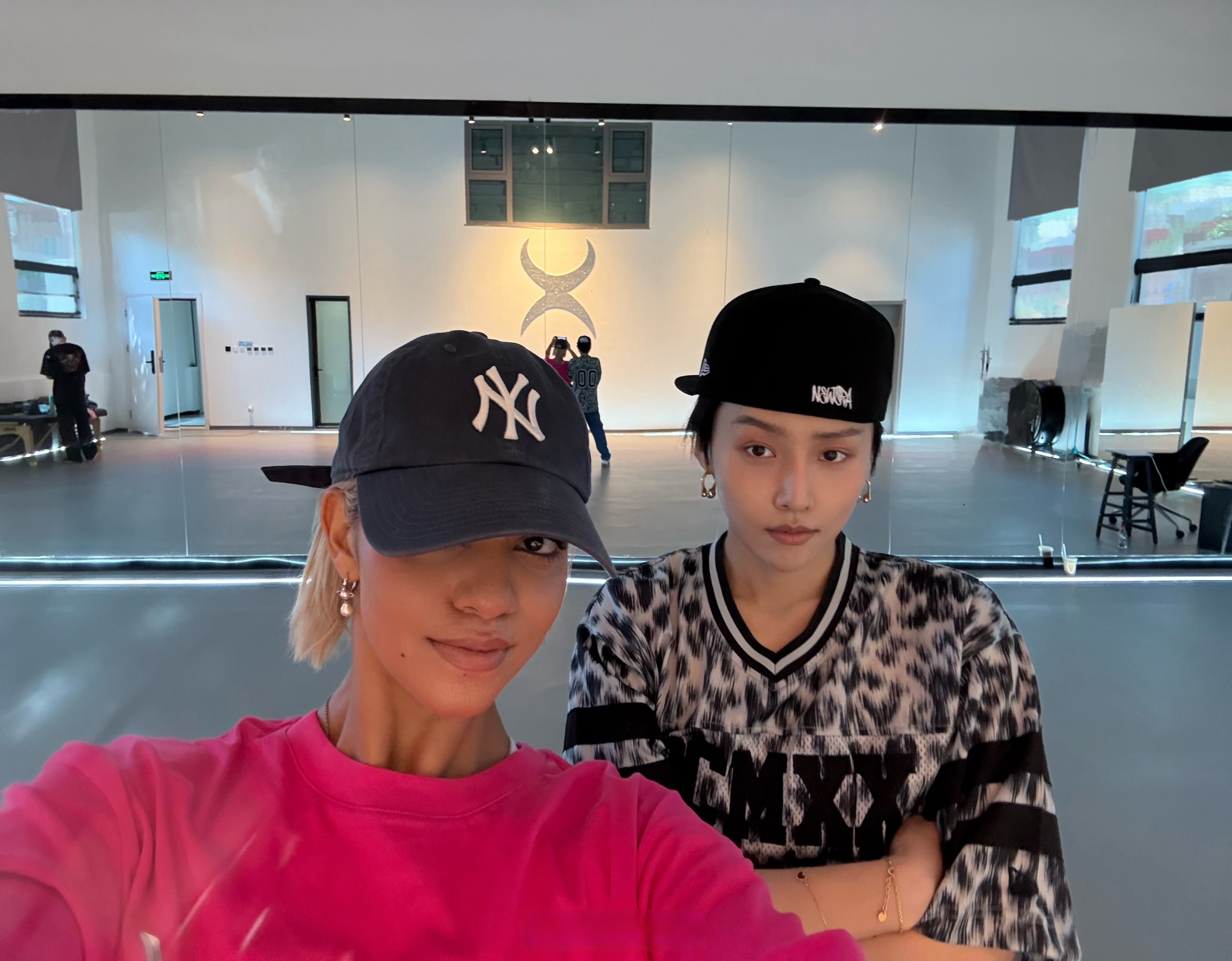 仙踪林19岁RAPPER - 八零婚纱摄影工作室仙踪林中的音乐新星——19岁RAPPER与八零婚纱摄影工作室的奇妙碰撞-第1张图片