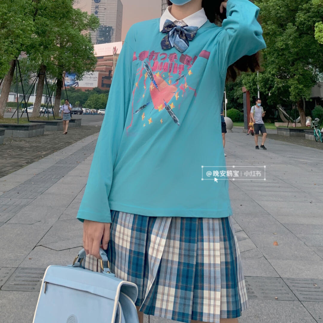 COS粉色JK制服露白内探索时尚新潮流，COS粉色JK制服下的白内魅力-第2张图片